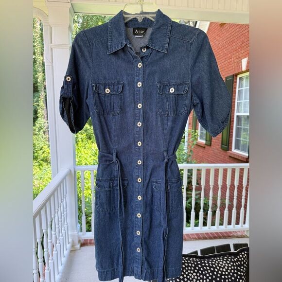 Vintage A-list Denim Full Button Dress with belt.  Size 9-10. - Picture 1 of 6